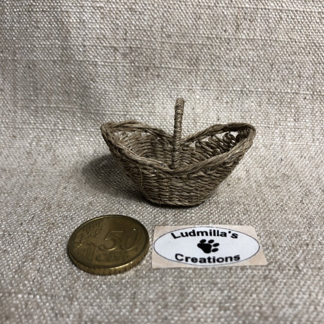 Heart basket in raw linen